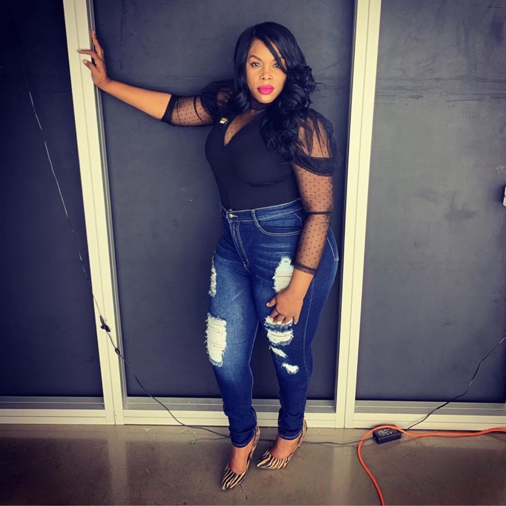 MEET YOUR POSHER💖 YOUTUBER >Towanda the Stylist - Picture 11 of 13